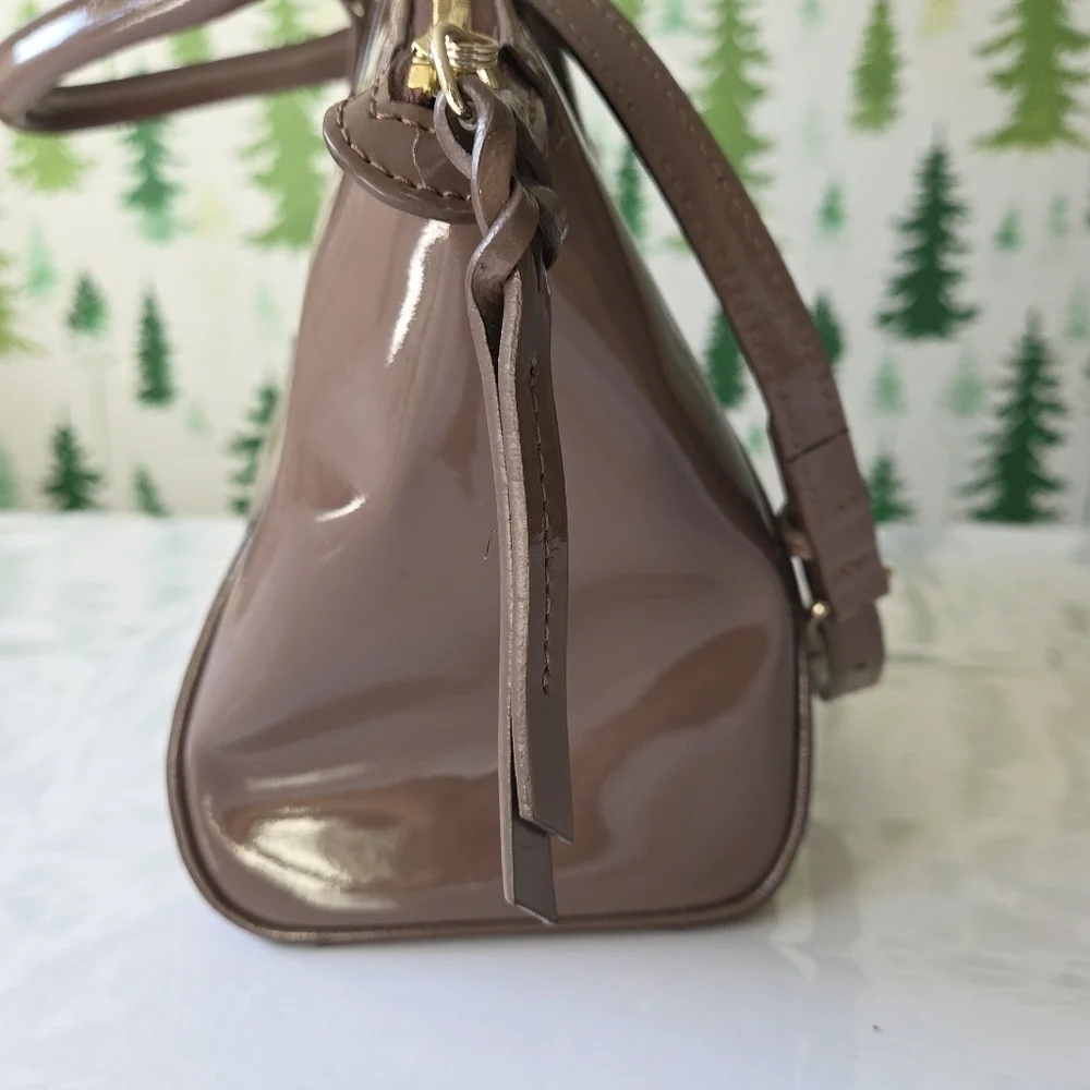 Dooney & Bourke elevate your